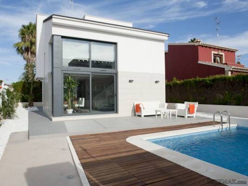 3 Bedroom 3 Bathroom Villa In Santiago..