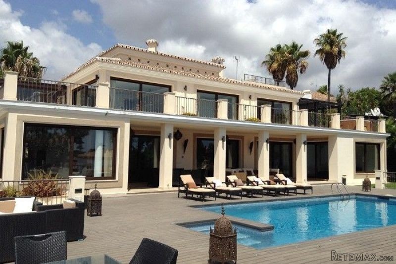 8 Bedrooms - Villas - Malaga - For Sale