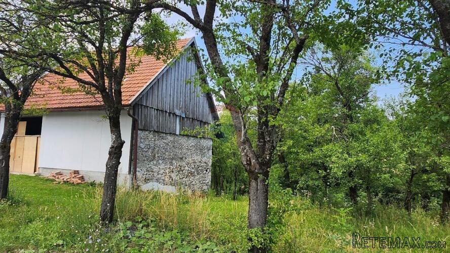 Gorski kotar, Kupjak - građevinski teren sa dvorišnom zgrado - 3