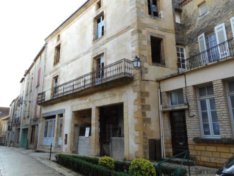 4 Story Building Set In The Centre Of A..