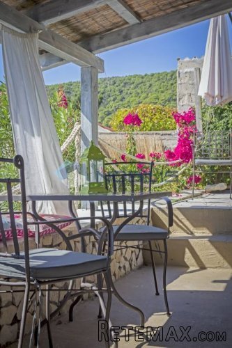 Vis, Milna, 440m2 - ZEMLJIŠTE + KUĆA sa 4 apartmana, i.. - 4