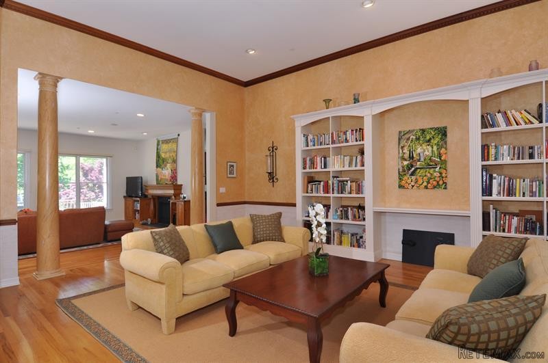 3 bedroom House For Sale: 13 Manor Pond.. - 2