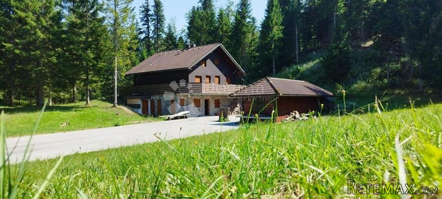 GORSKI KOTAR - PLANINSKA KUĆA NA 20.000 m2 OKUĆNICE