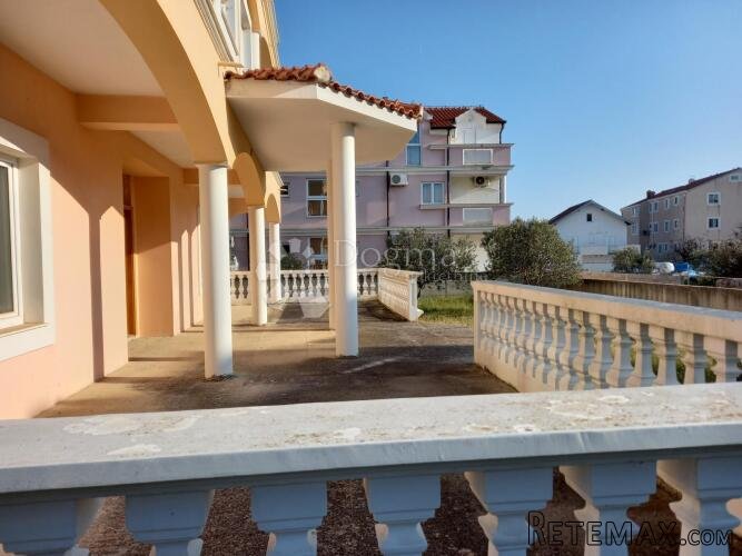VODICE - KUĆA 800 M2 ODLIČNA PRILIKA - 9