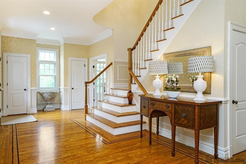 5 bedroom House For Sale: 205 Grace.. - 2