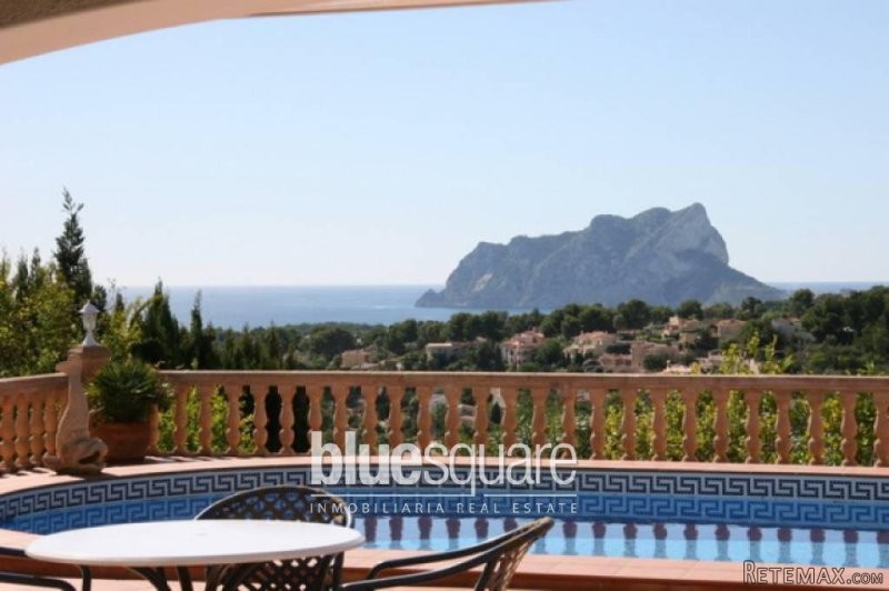 Luxury Villa with Panoramic Sea Views..
