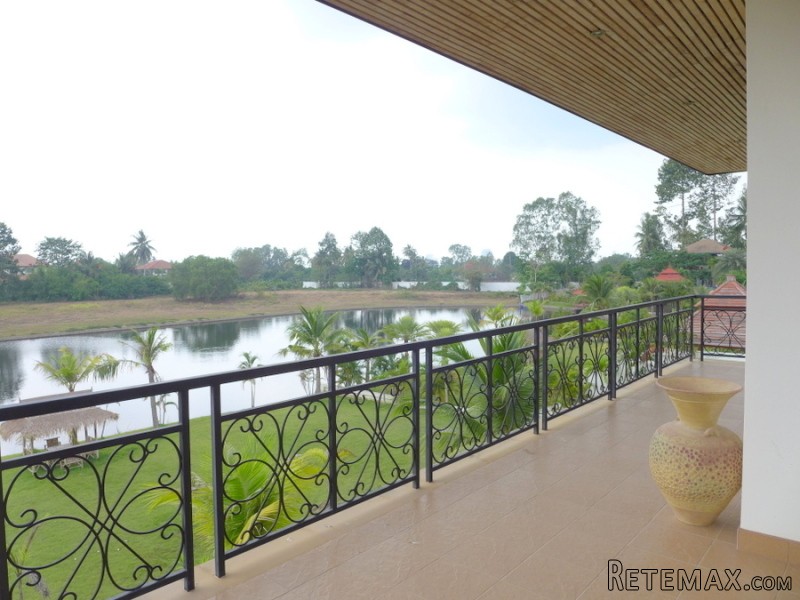 Phoenix Golf: 5 bedroom lakefront..