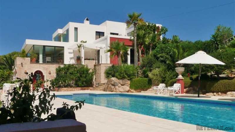 Villa with stunning views towards the..