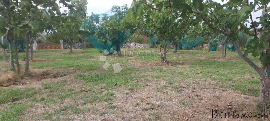 BRATULIĆI – Građevinsko zemljište 1.200 m2 - 2