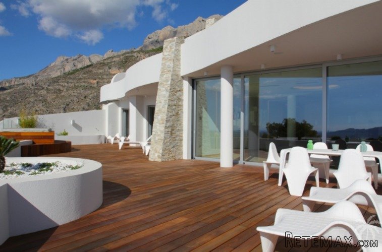 This amazing apartment is situated in a private development.. - 2