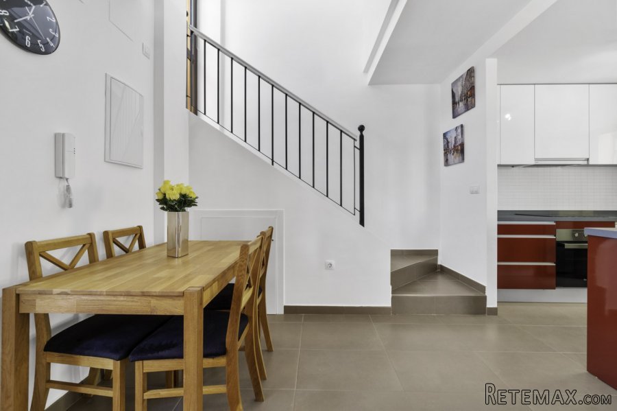 Excellent 2 bedroom, 2 bathroom bungalow style penthouse.. - 3