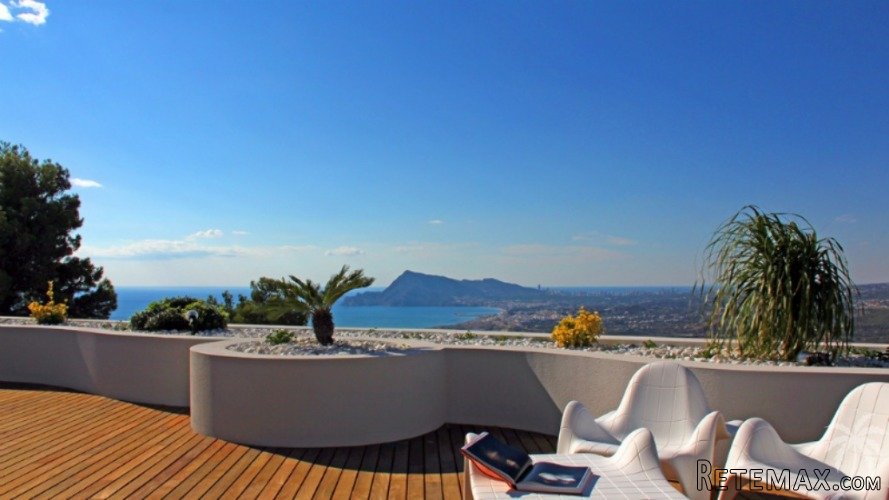 This amazing apartment is situated in a private development.. - 3