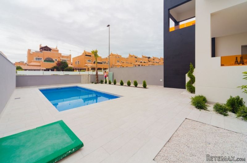 Los Altos New 2 Bedrooms Ground Floor..