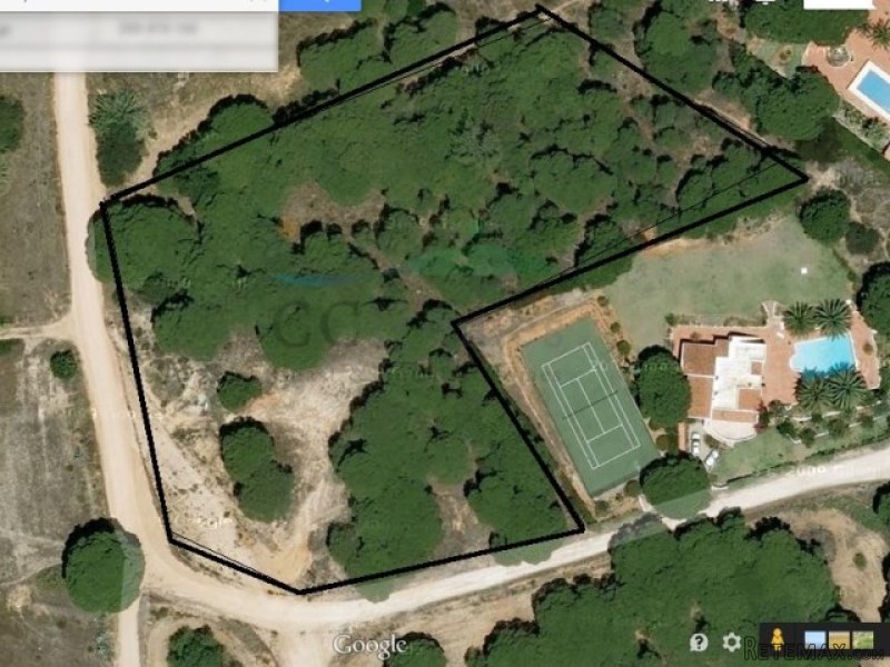Large building plot with sea views..