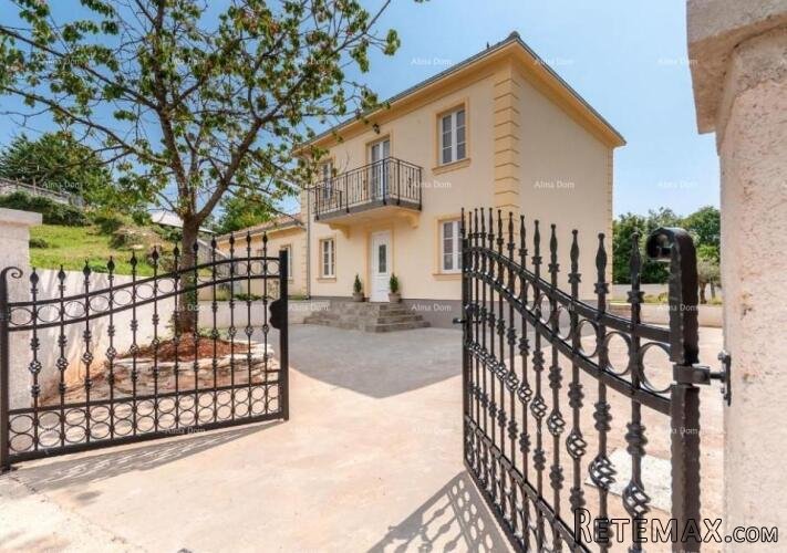 Prodaje se vila sa bazenom, blizu Barbana.