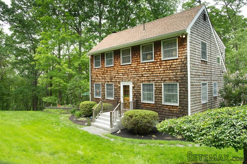 3 bedroom House For Sale: 140 Willow Ln..