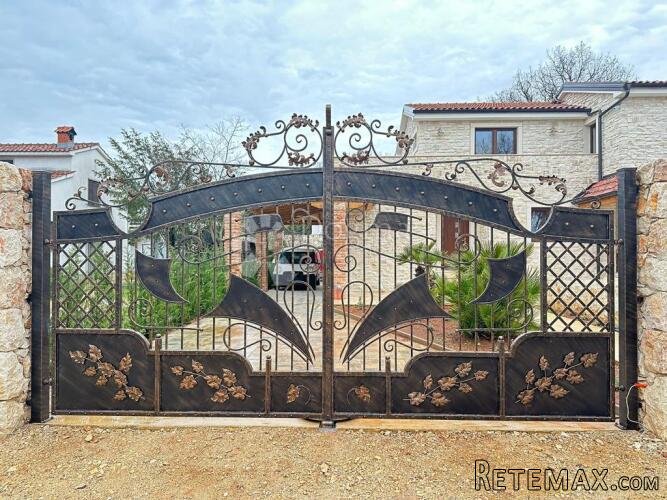 OTOK KRK - KAMENA VILA S BAZENOM - 2