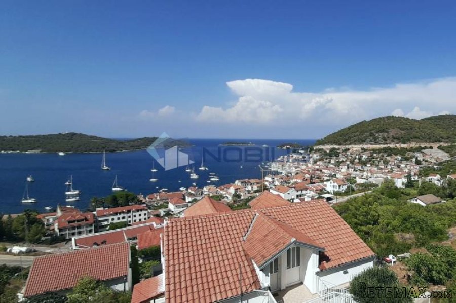 Vis, kuća78 m2 + okućnica 240 m2 - 2
