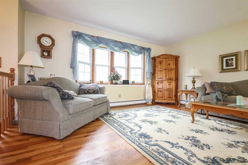 4 bedroom House For Sale: 7 Kane Dr.. - 2
