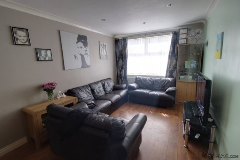 3 bedroom, Semi-detached Bungalow house.. - 2