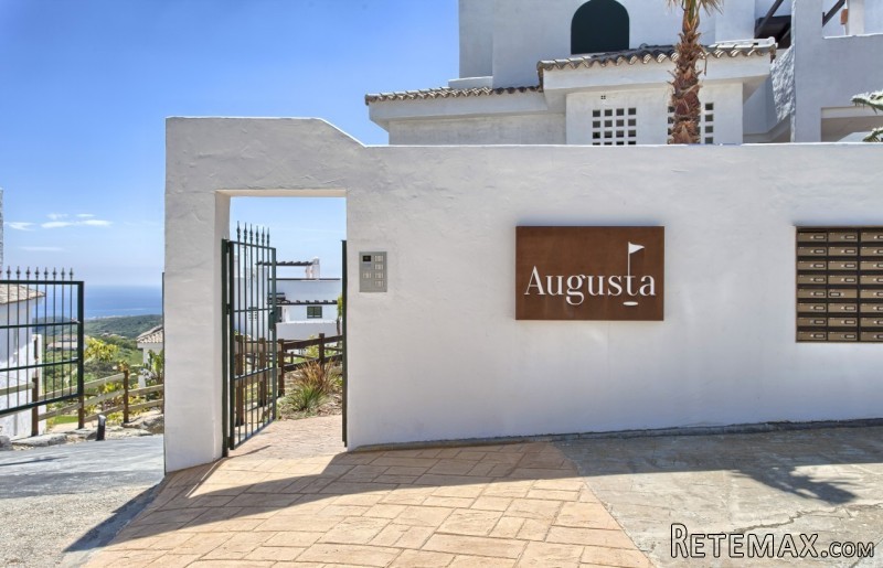 4 bedroom property near Casares Back to.. - 2