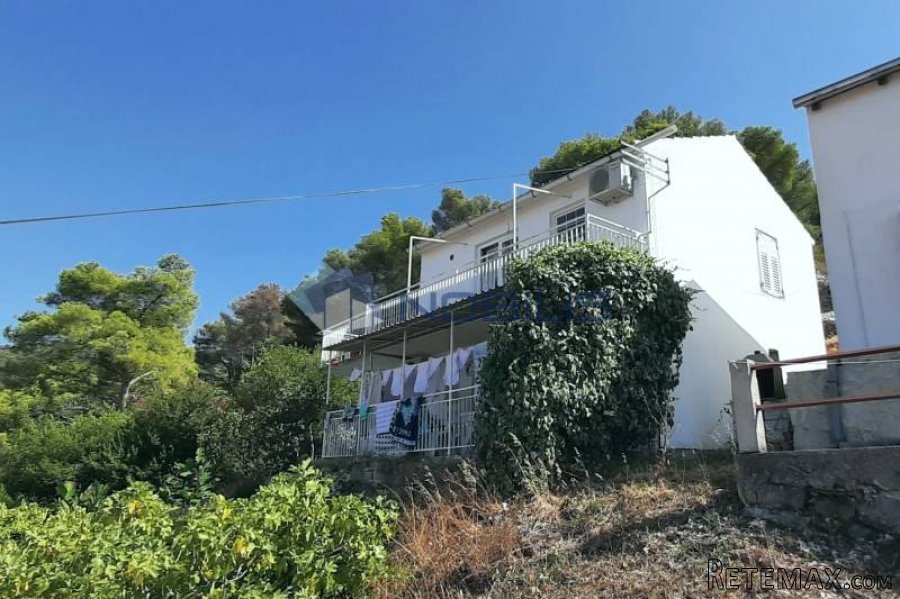 Vis, kuća78 m2 + okućnica 240 m2 - 4