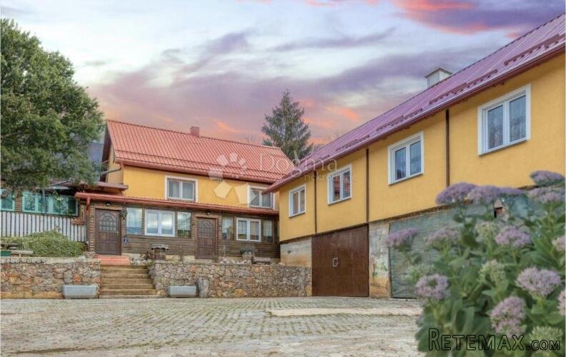 Gospodarsko imanje u okolici Otočca