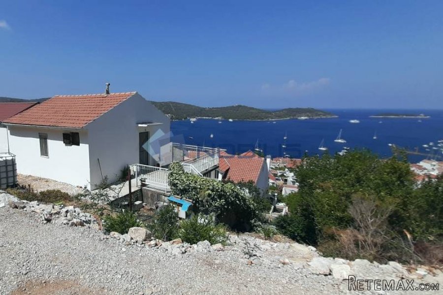 Vis, kuća78 m2 + okućnica 240 m2 - 6