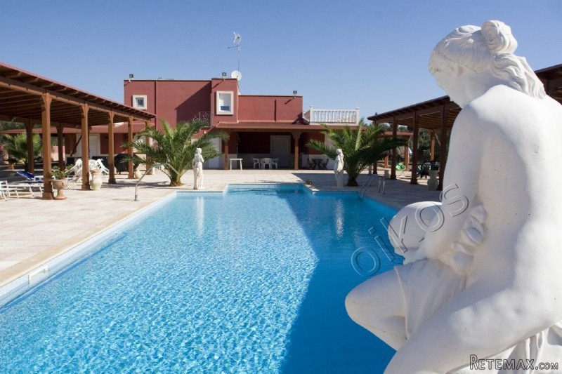 V000146, 5 Bedrooms Villa For Sale In..