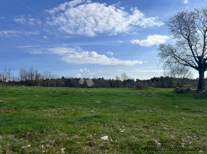 KOMBINACIJA GRAĐEVINSKOG I POLJOPRIVREDNOG ZEMLJIŠTA 6000m2