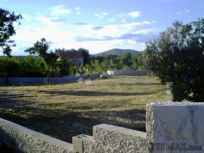 Građevinsko zemljište s projektom u blizini Primoštena