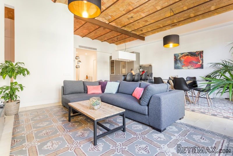 Modern and charming apartment for sale..