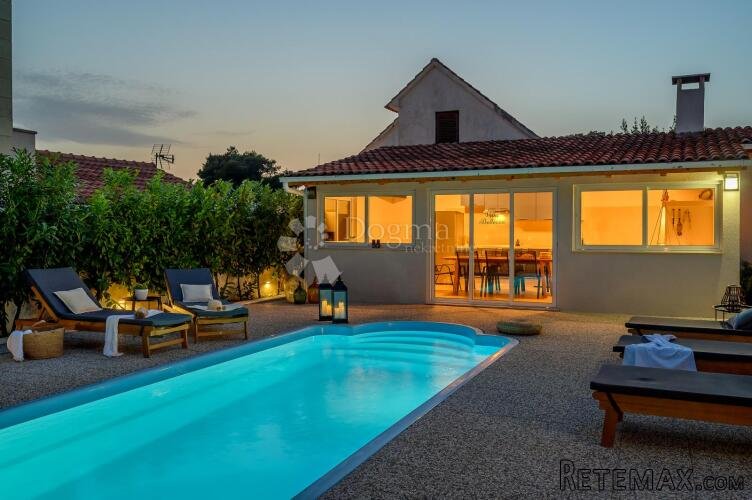 Prekrasna vila s bazenom