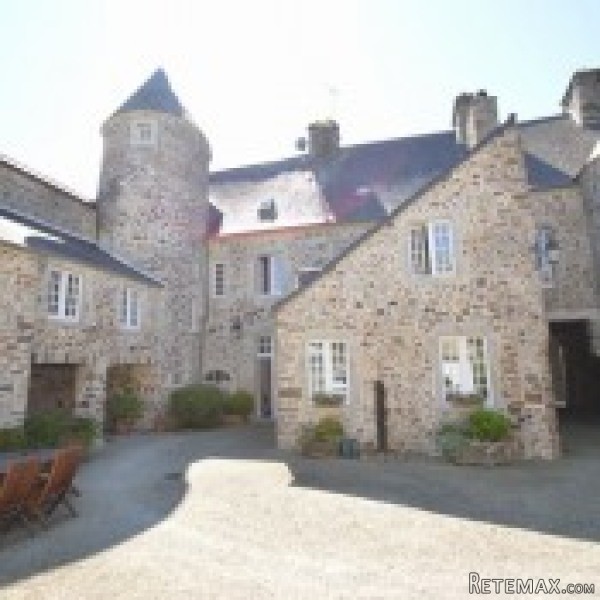 House with Swimming Pool