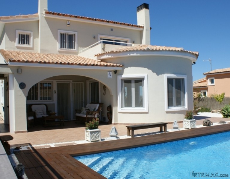 Modern And Well Maintained 3 Bedroom..