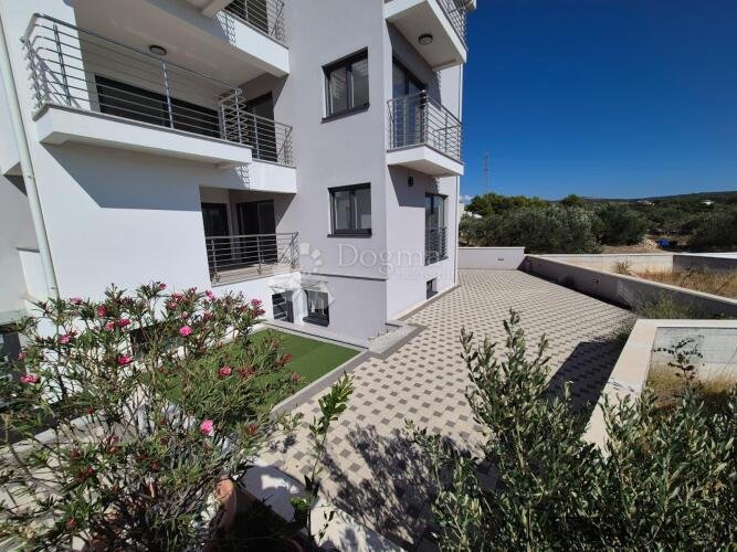 PRODAJE SE – ELEGANTAN STAN DVOSOBAN S MOGUĆNOŠĆU DODATNOG S - 2