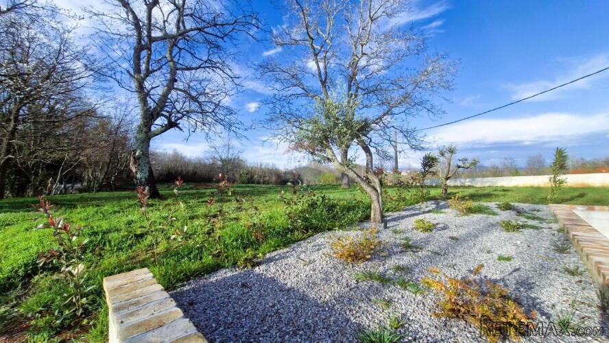 Istra,Barban-kamena kuća s bazenom, građevinski teren 900 m - 3