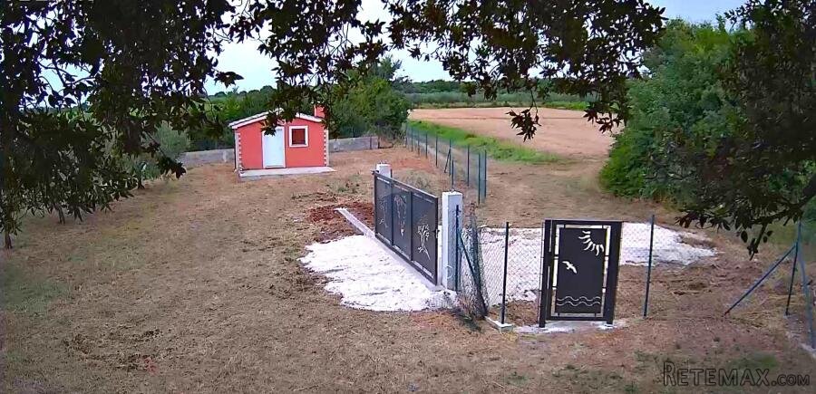 Rovinj,5km 2 minjaturne prizemnice na velikom zemljištu