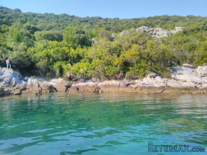 Velika parcela na mirnoj lokaciji na Pelješcu – Poljoprivre