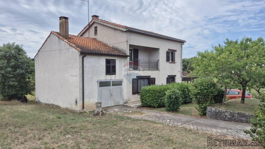 Istra, Karojba okolica samostojeća kuća sa dvorištem