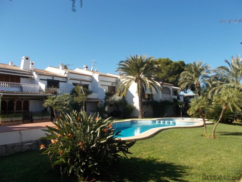 B08 Townhouse for sale near the town..