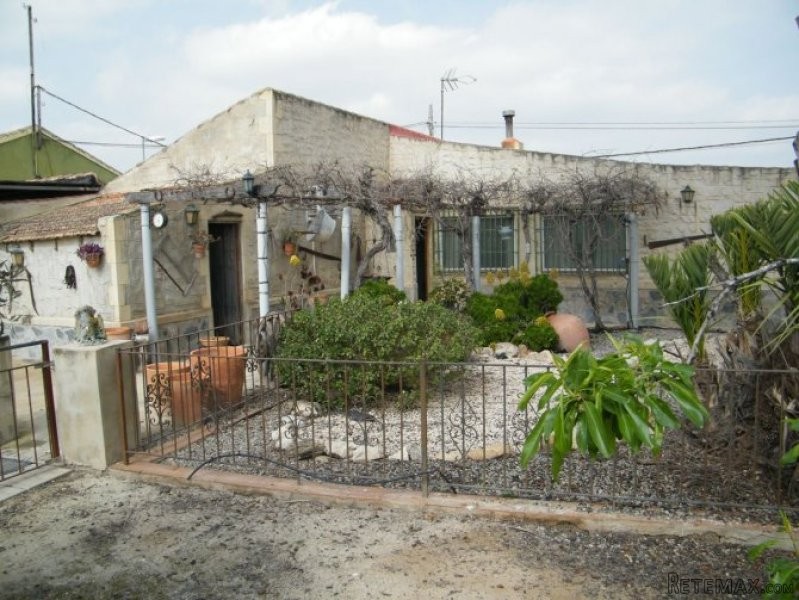 2 Bedrooms - Villa - Alicante - For Sale