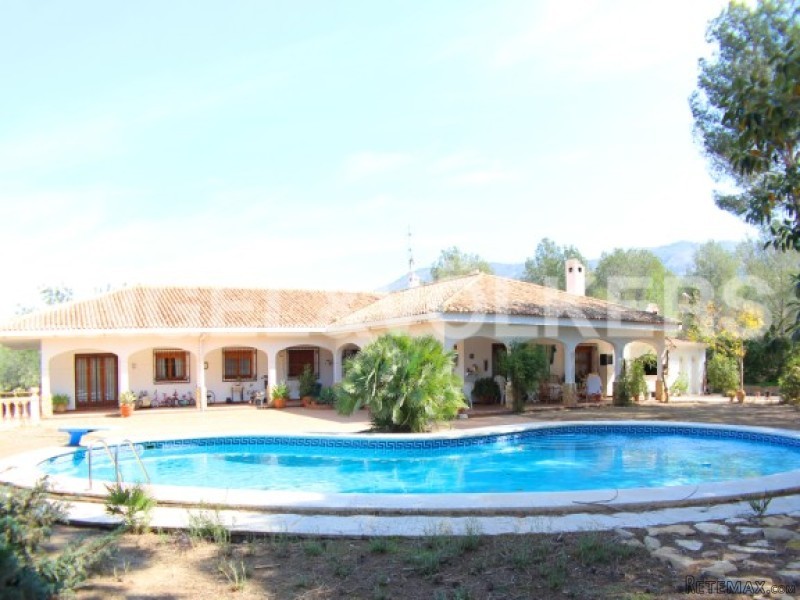 Sunny Manor House In Quiet Area - 2