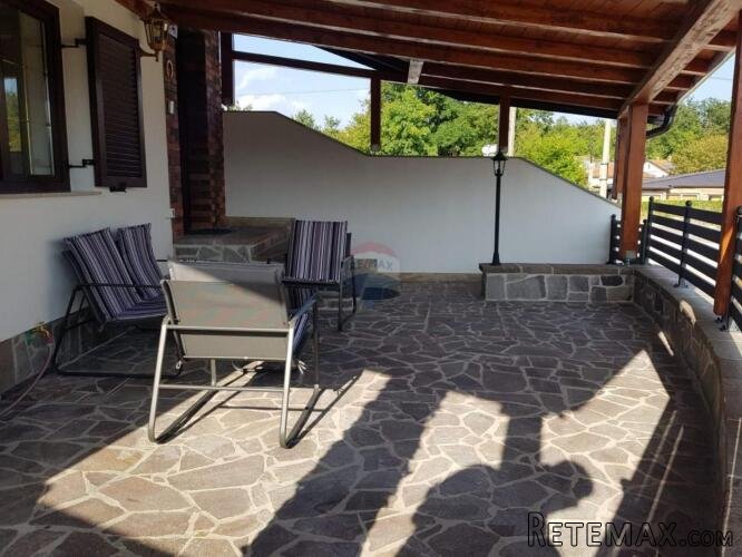 MATULJI, MUČIĆI- kuća 135 m2