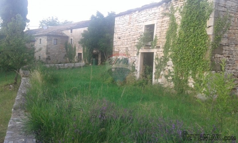 Oprtalj, građevinsko zemljište sa projektom za modernu... - 2