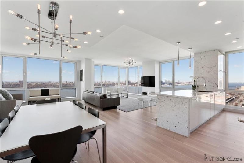 5 Bedrooms - Condo - New York State -..