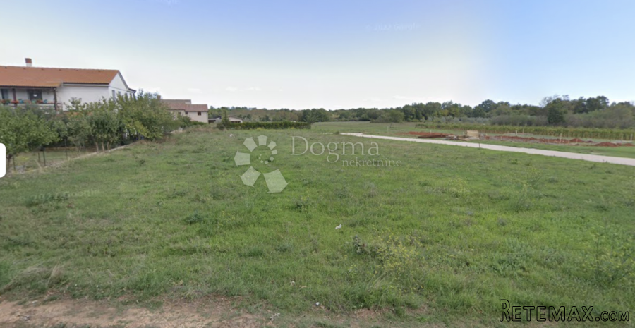 Lijepa pravilna parcela - Loborika - 2