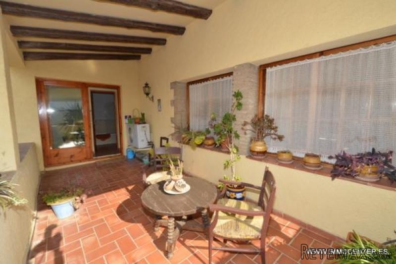PAU: Lovely village house with garden..