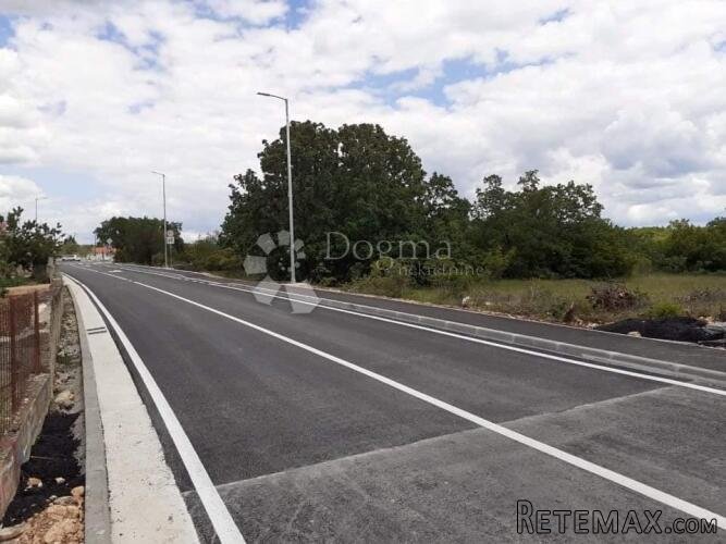 Prilika !!! Prostrano građevinsko zemljište Unešić, 3.050 m2 - 3
