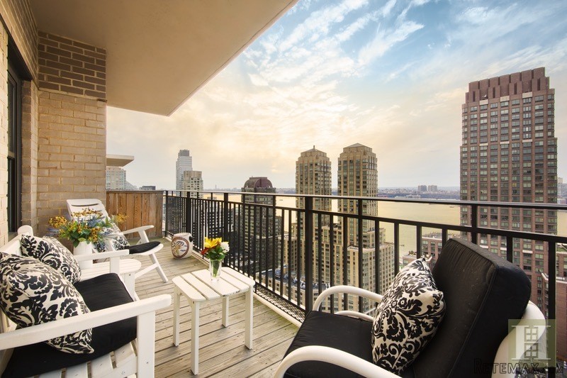 2 bedroom Apartment For Sale: 185 WEST..